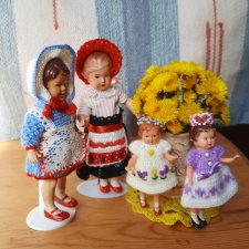 Стоят девчонки, стоят в сторонке👭👩‍❤️‍👩