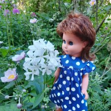 Стояла девчонка...в сторонке...