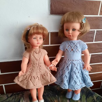 Эльвия и Джемма в новых платьях