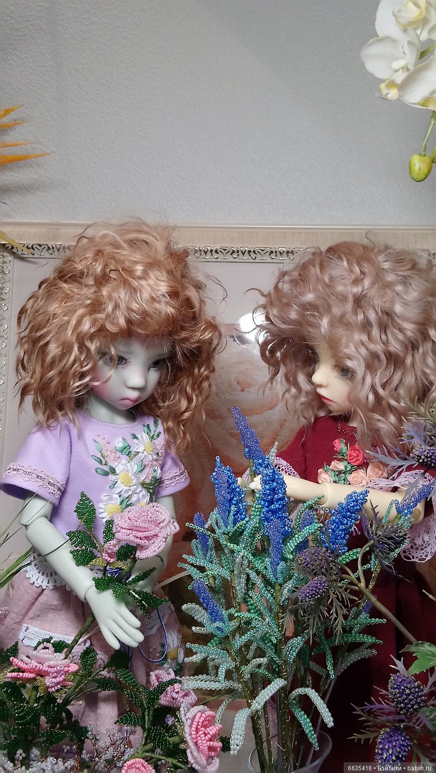 Увлекательная беседа двух девочек