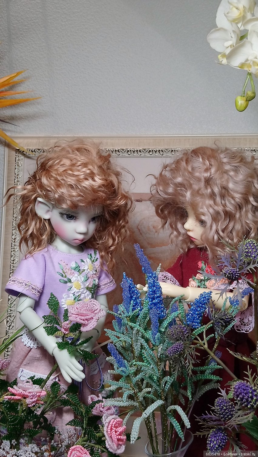 Увлекательная беседа двух девочек