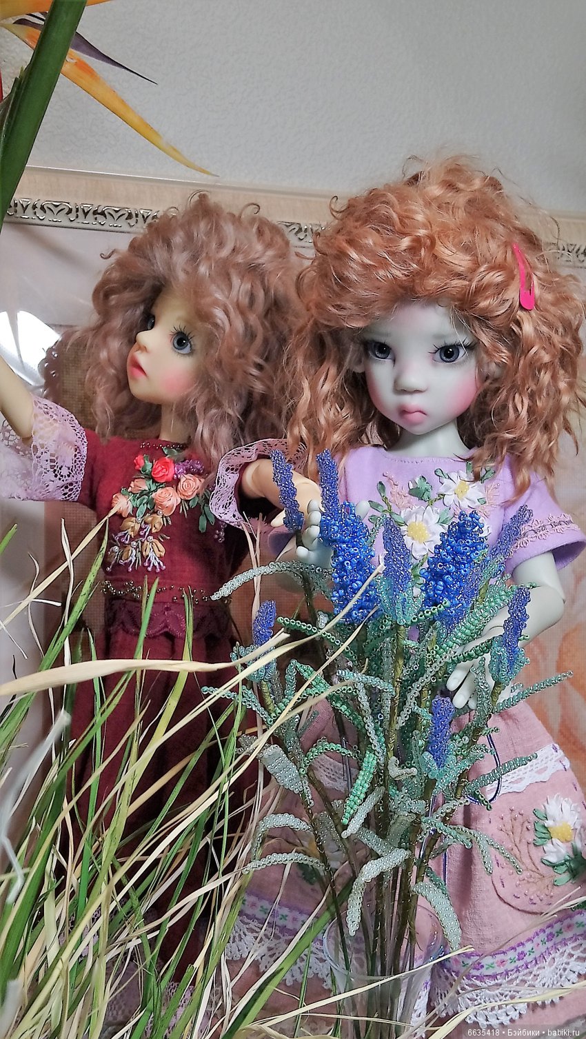 Увлекательная беседа двух девочек (фото 4)