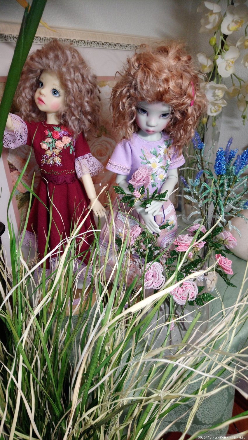 Увлекательная беседа двух девочек