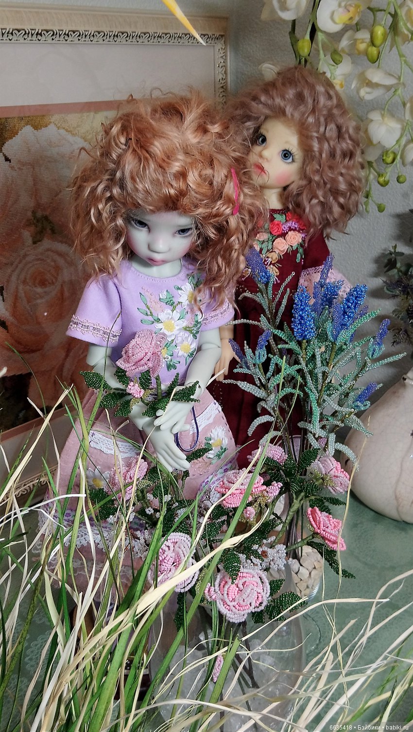 Увлекательная беседа двух девочек