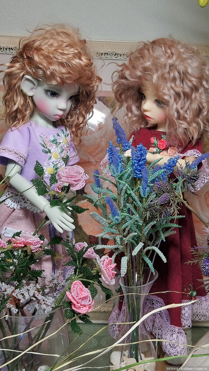 Увлекательная беседа двух девочек