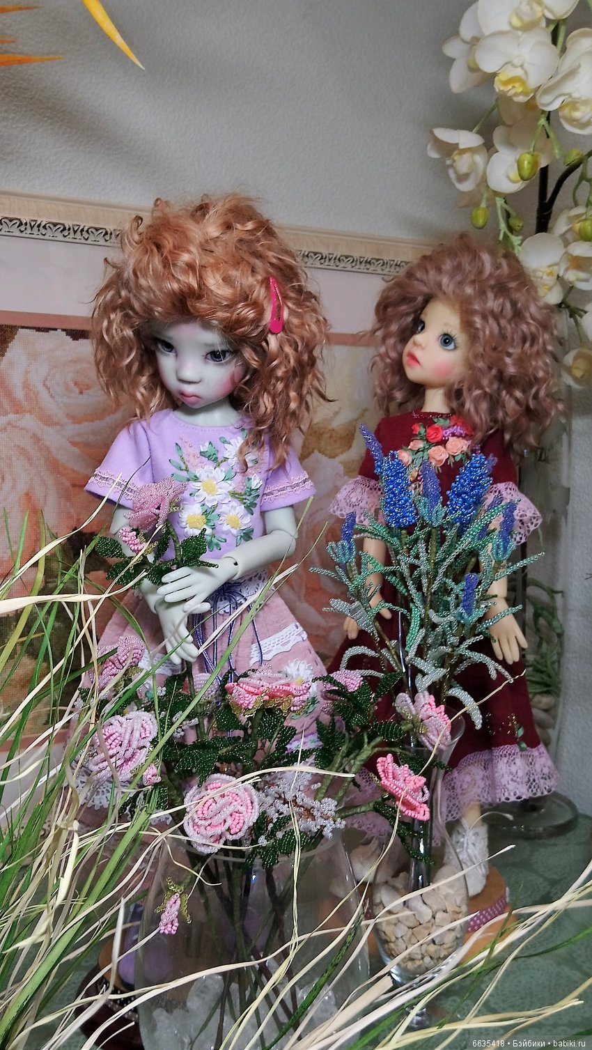 Увлекательная беседа двух девочек