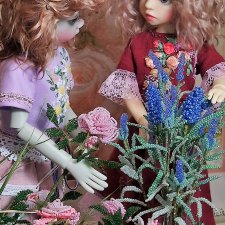 Увлекательная беседа двух девочек