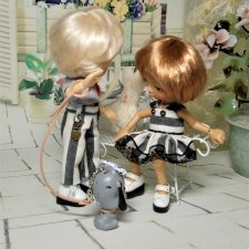 «На прогулке».  Сюжеты из жизни моих кукол