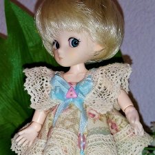 Малышка Обитсу