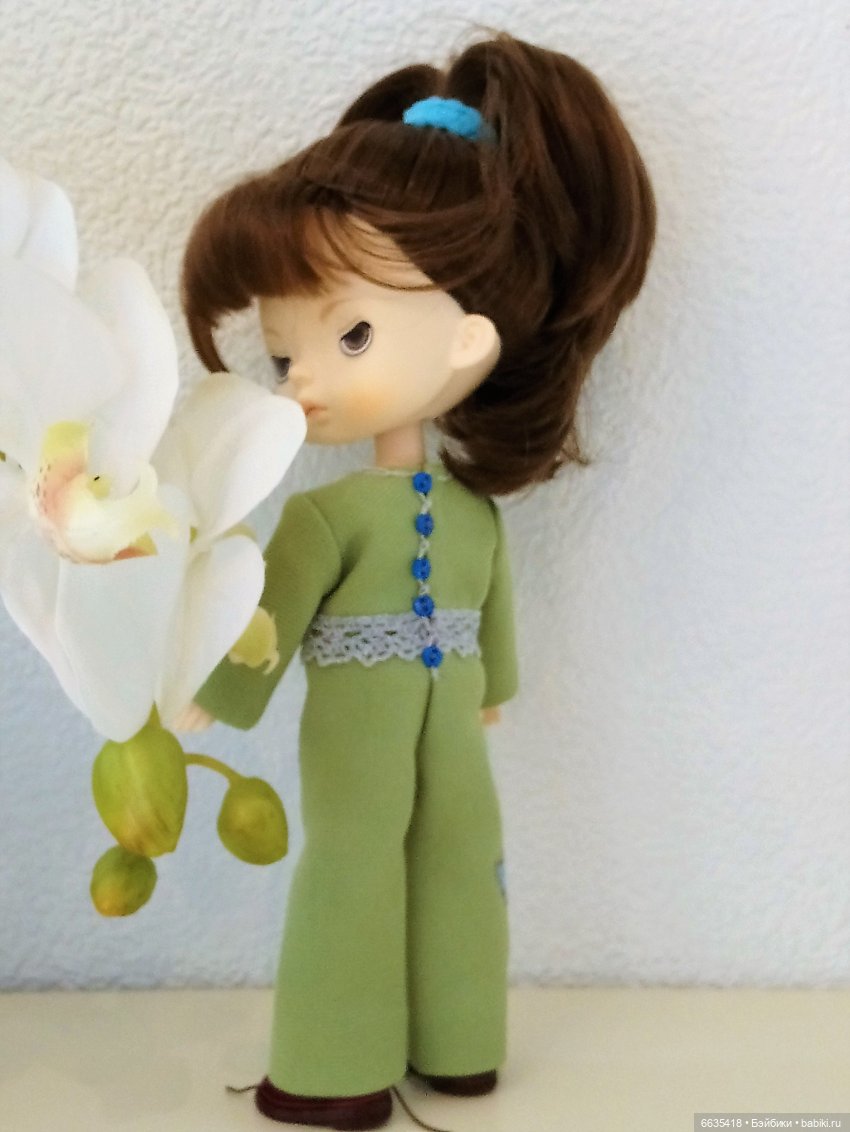 МК «Пошив комбинезона с рукавами, отрезного по талии и с застежкой на спинке для кукол XIAOMI MONST» (фото 2)