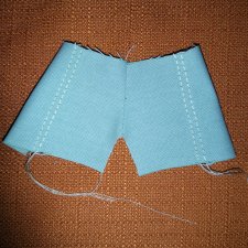 МК «Второй способ отстрочки по бокам  при пошиве одежды для кукол»