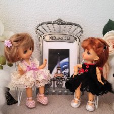 О чем могут беседовать девочки?