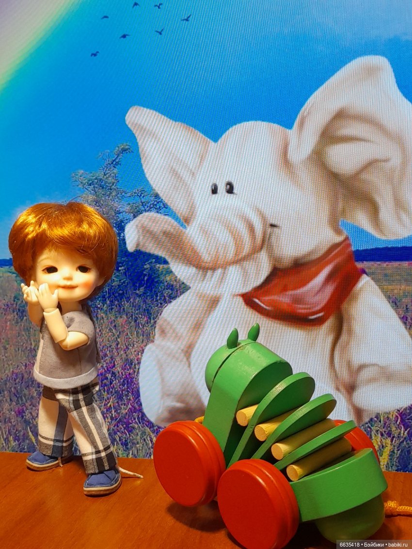 От улыбки хмурый день светлей