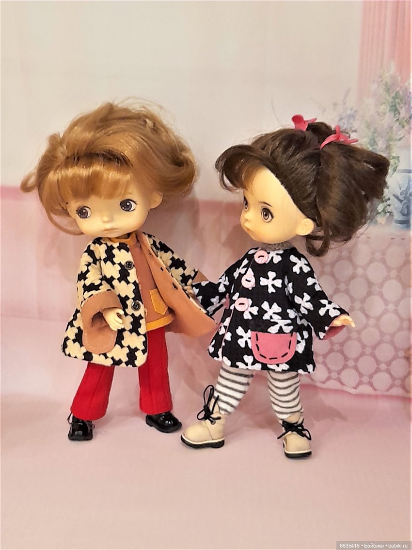 А в гардеробе ваших кукол есть пальто