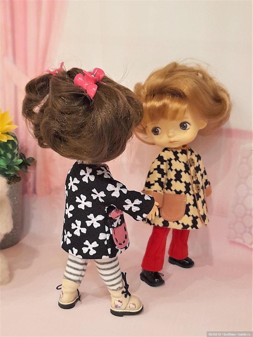 А в гардеробе ваших кукол есть пальто