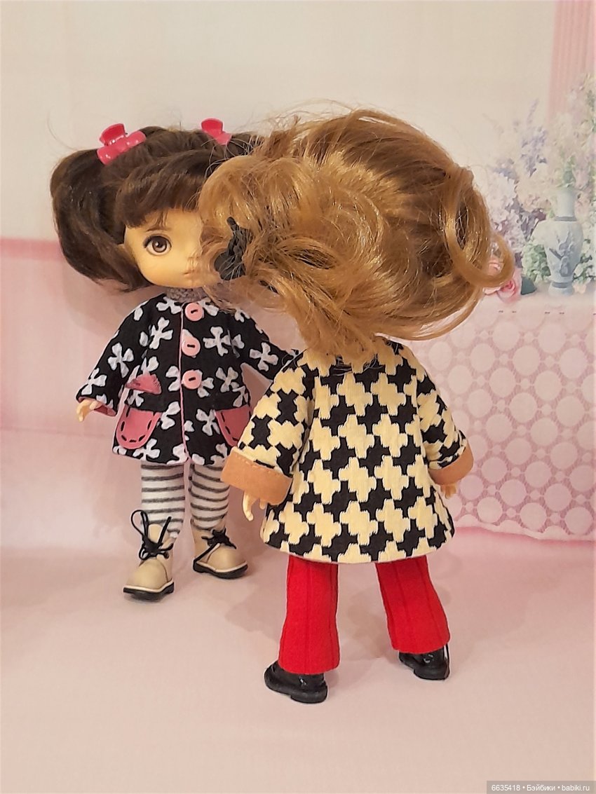 А в гардеробе ваших кукол есть пальто (фото 10)