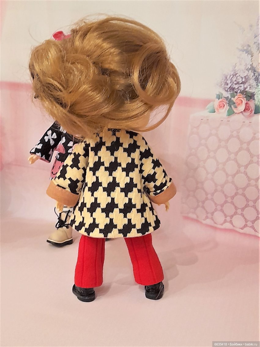 А в гардеробе ваших кукол есть пальто