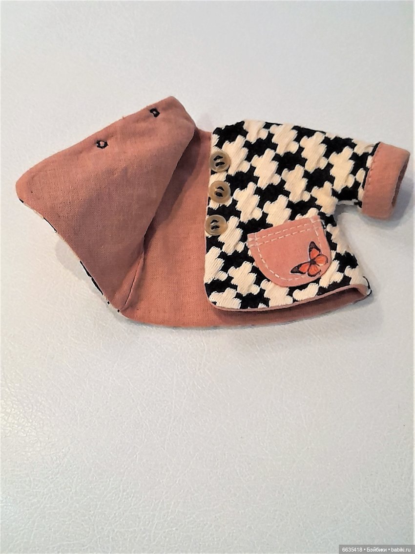 Подкладка в кукольной одежде