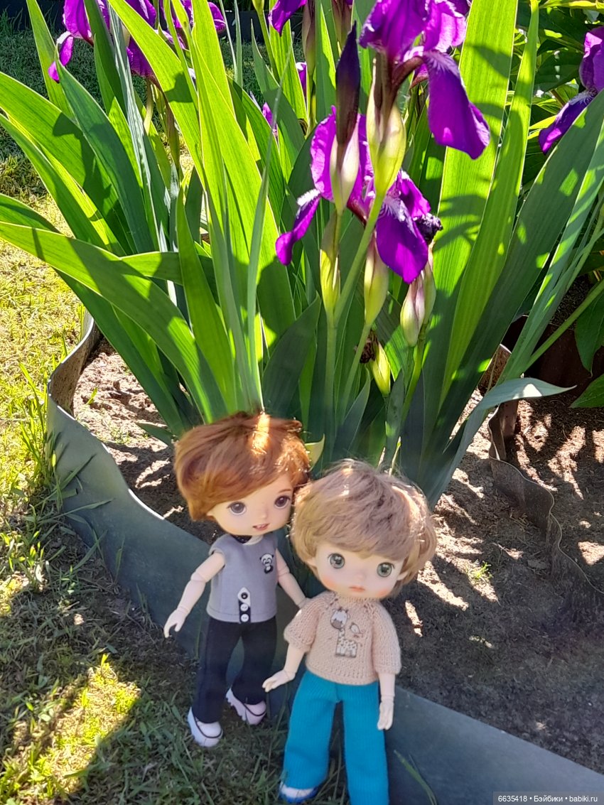 Как Антон и Филипп гуляли в саду