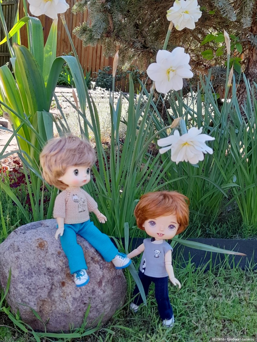 Как Антон и Филипп гуляли в саду