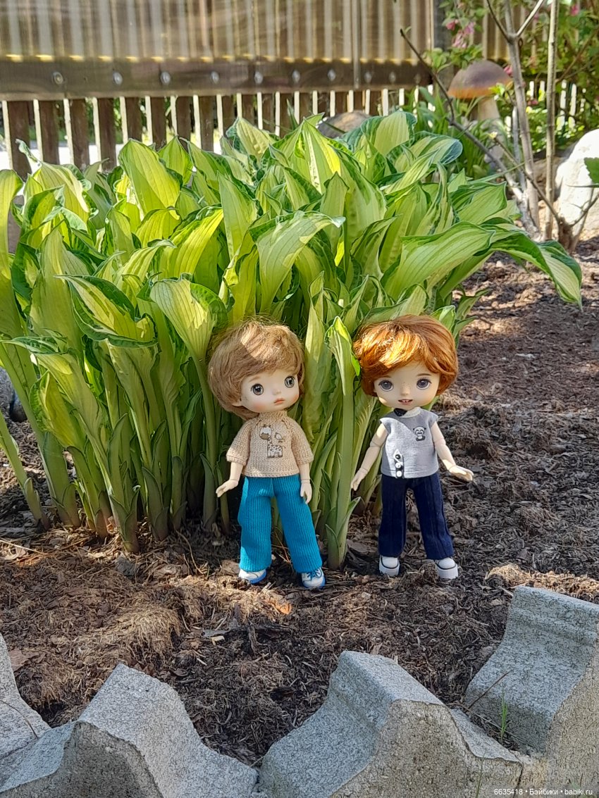 Как Антон и Филипп гуляли в саду