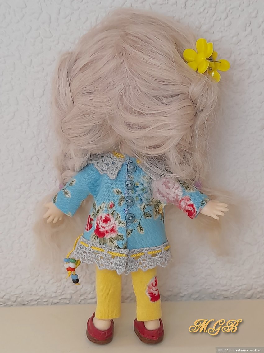 МК «Шьём платьице на куклу Obitsu 11»