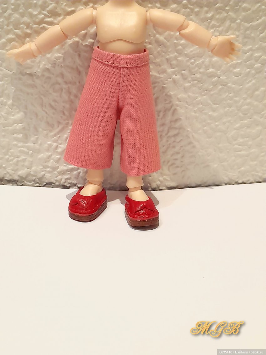 МК «Шьём брючки с притачным поясом для кукол Obitsu 11»