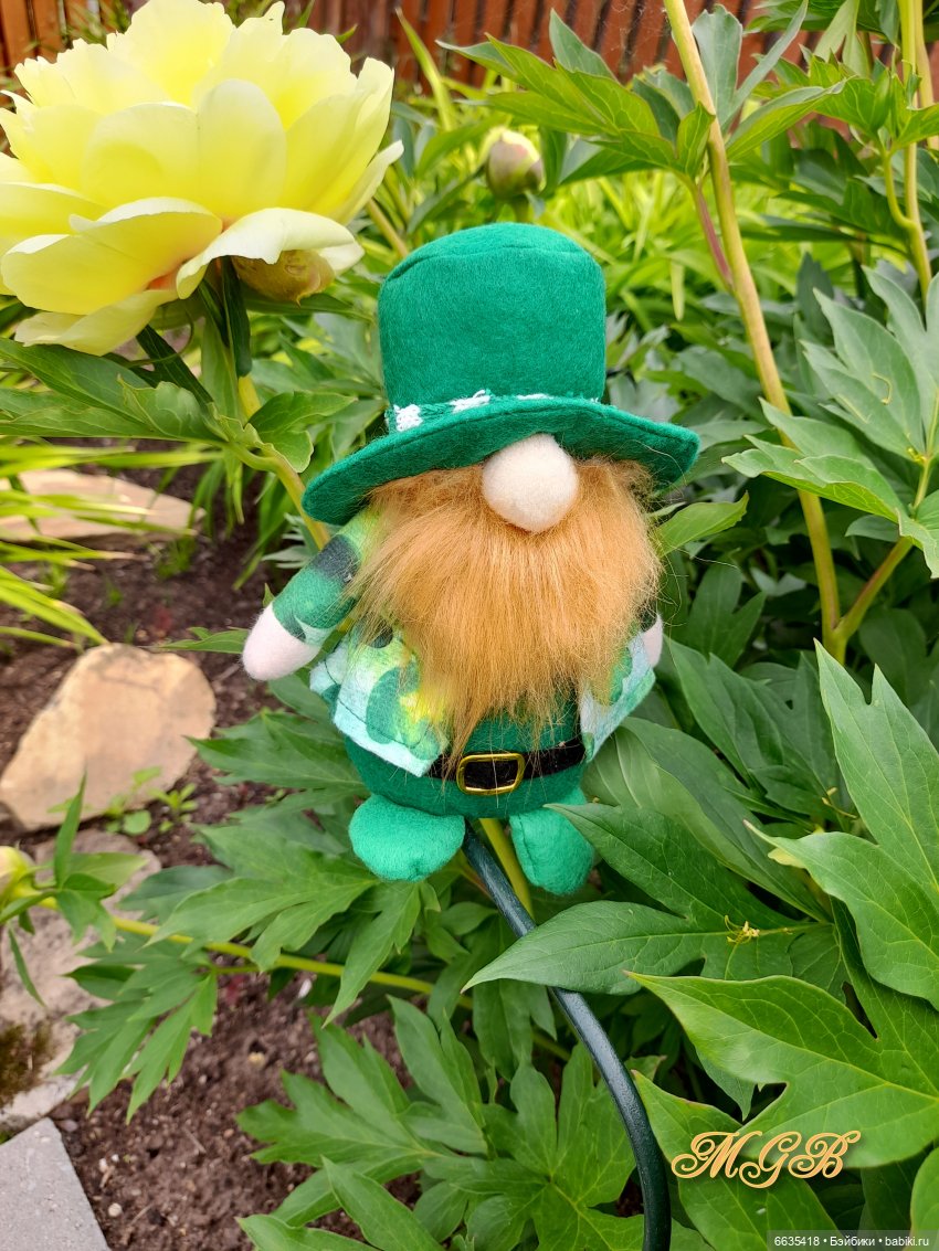 О том, как гуляли лесные гномы в саду