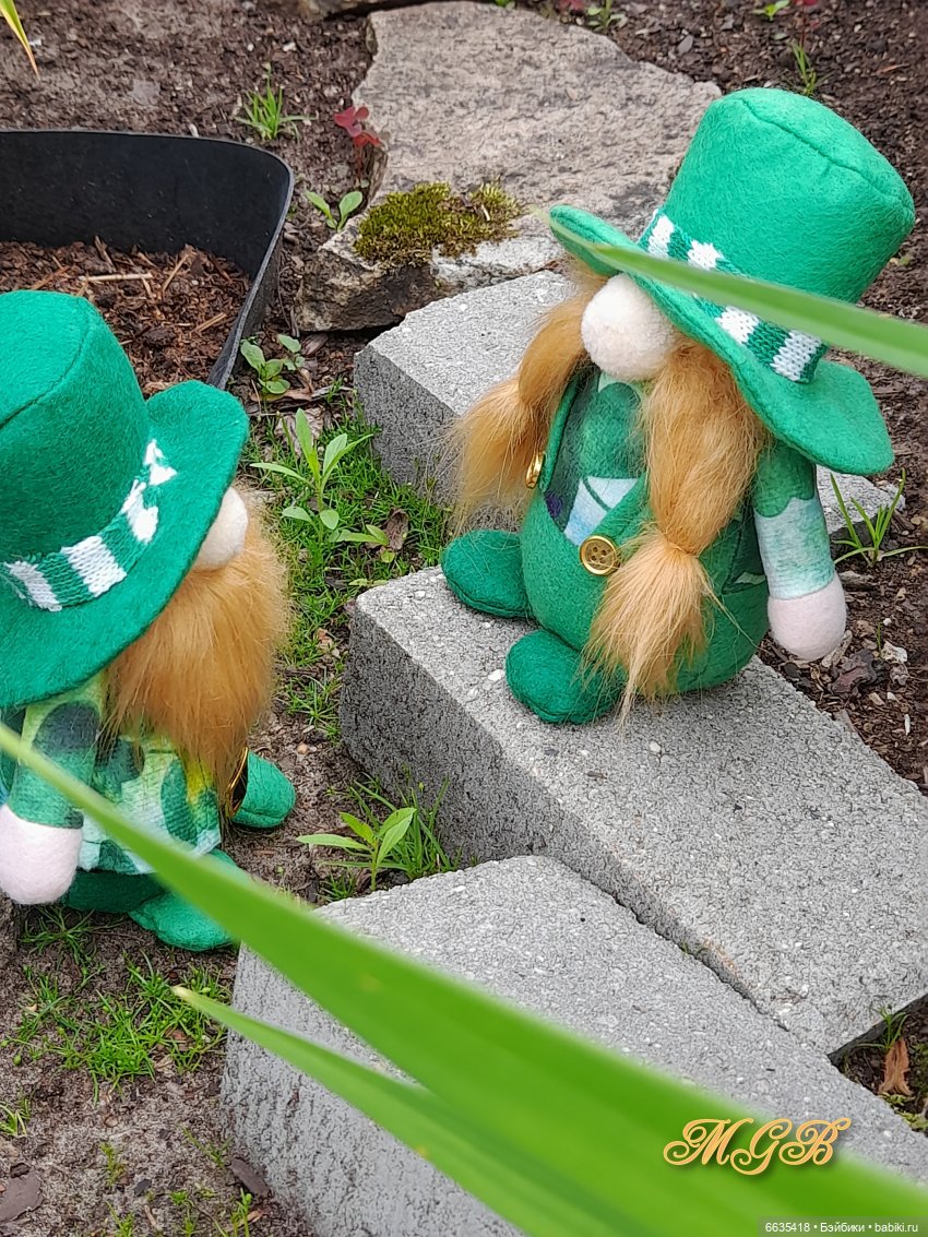 О том, как гуляли лесные гномы в саду