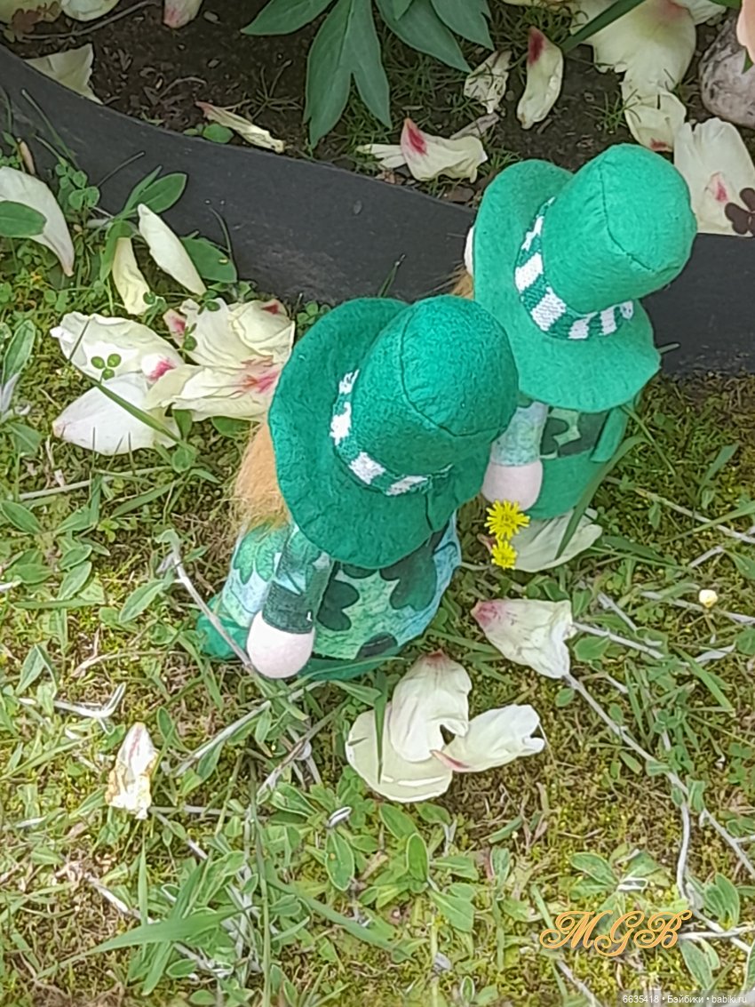 О том, как гуляли лесные гномы в саду