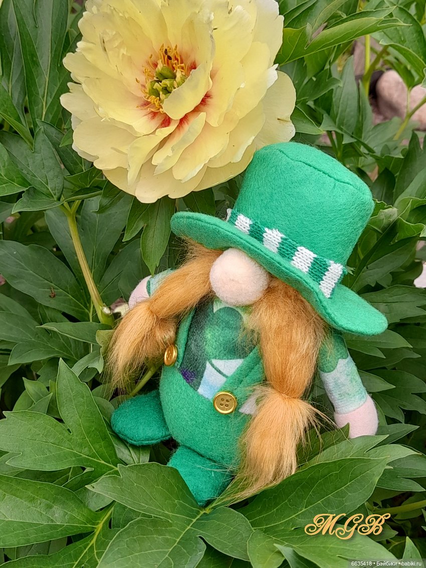 О том, как гуляли лесные гномы в саду