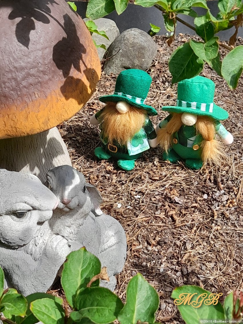 О том, как гуляли лесные гномы в саду