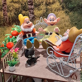 Из жизни гномов после сказки