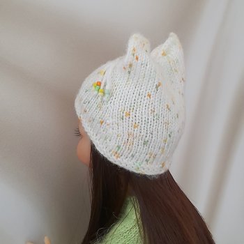 МК «Вяжем  шапочку с объёмными ушками для куклы»