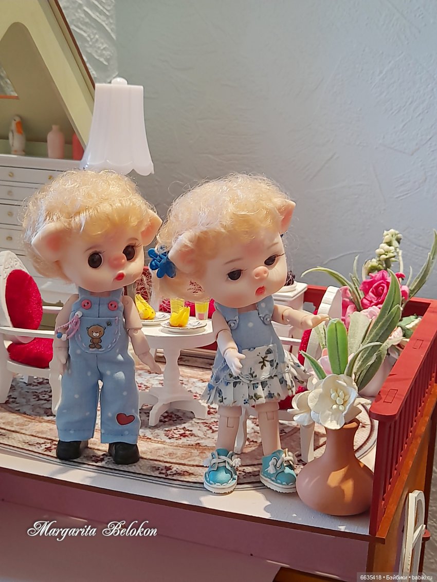 Обустройство кукольного домика началось