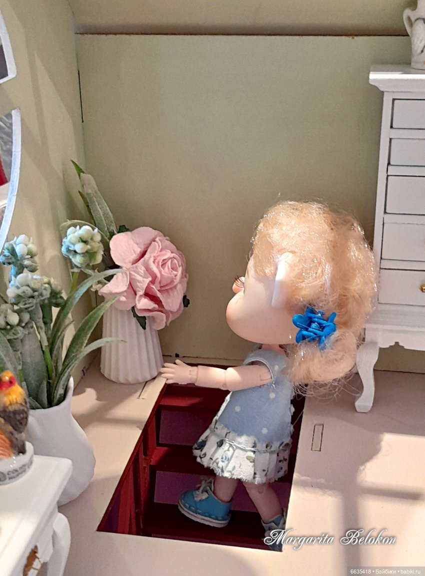 Обустройство кукольного домика началось