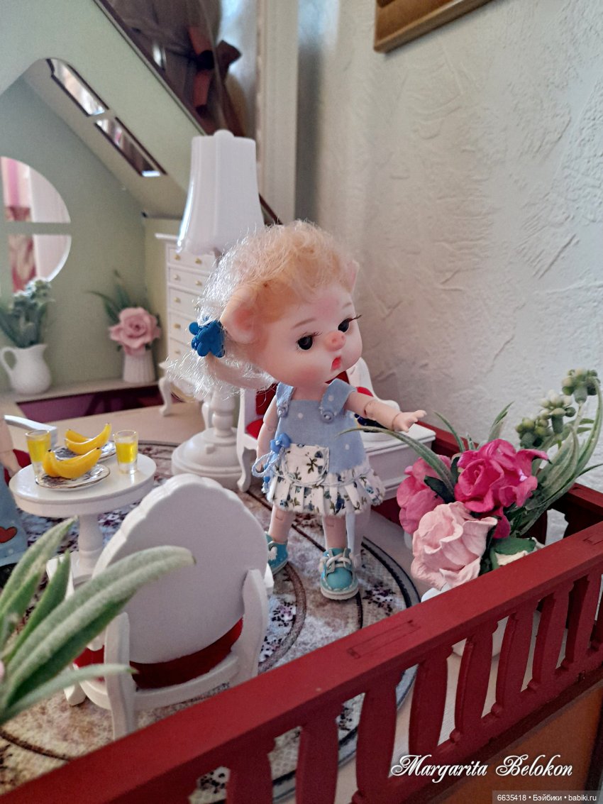 Обустройство кукольного домика началось