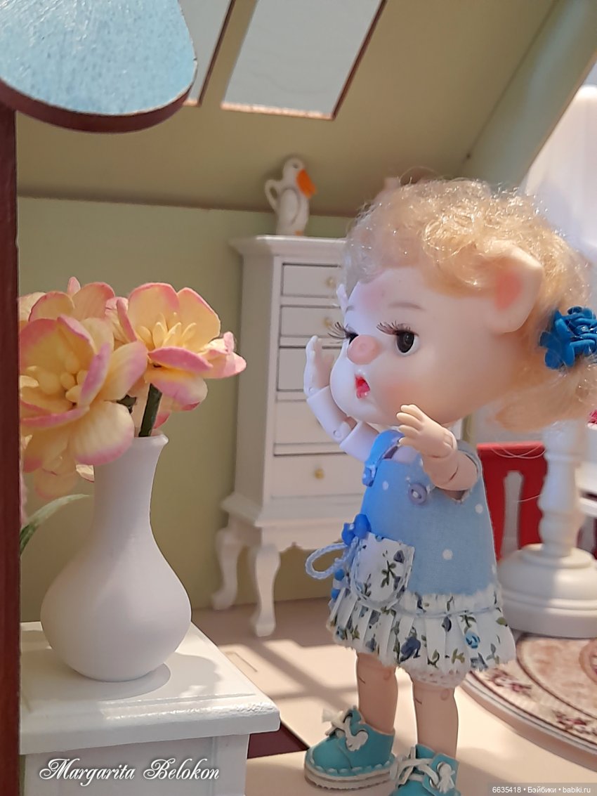 Обустройство кукольного домика началось