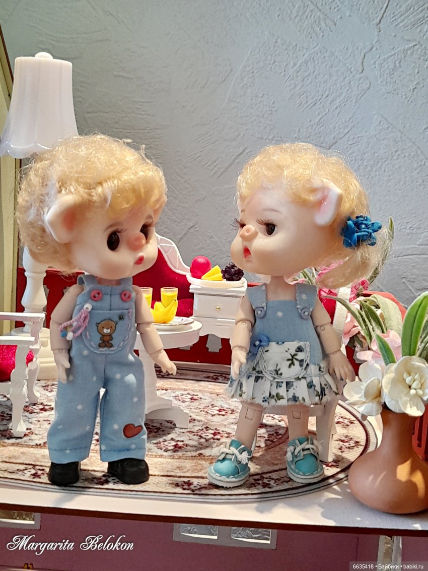 Обустройство кукольного домика началось