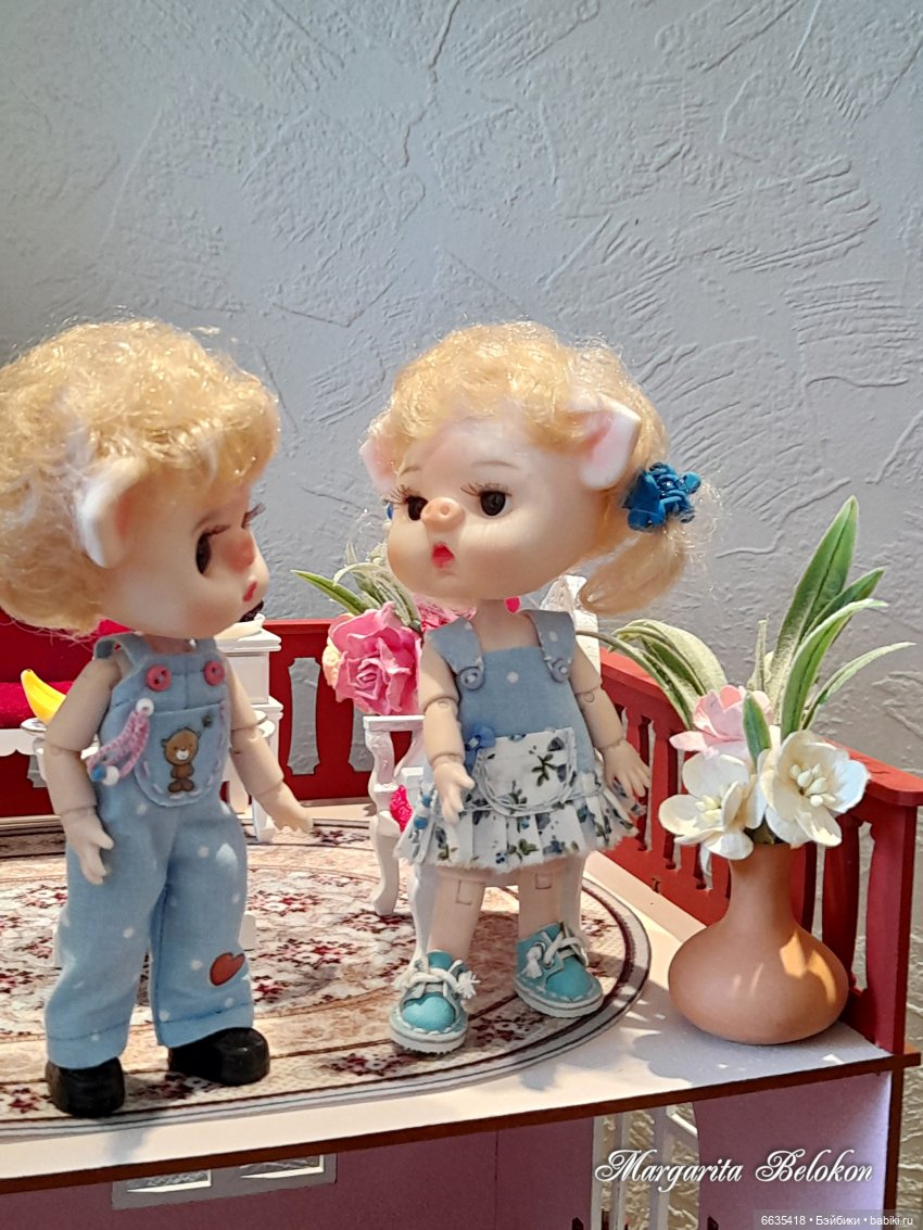 Обустройство кукольного домика началось