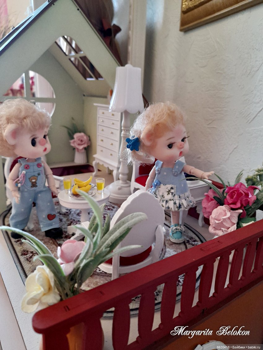 Обустройство кукольного домика началось