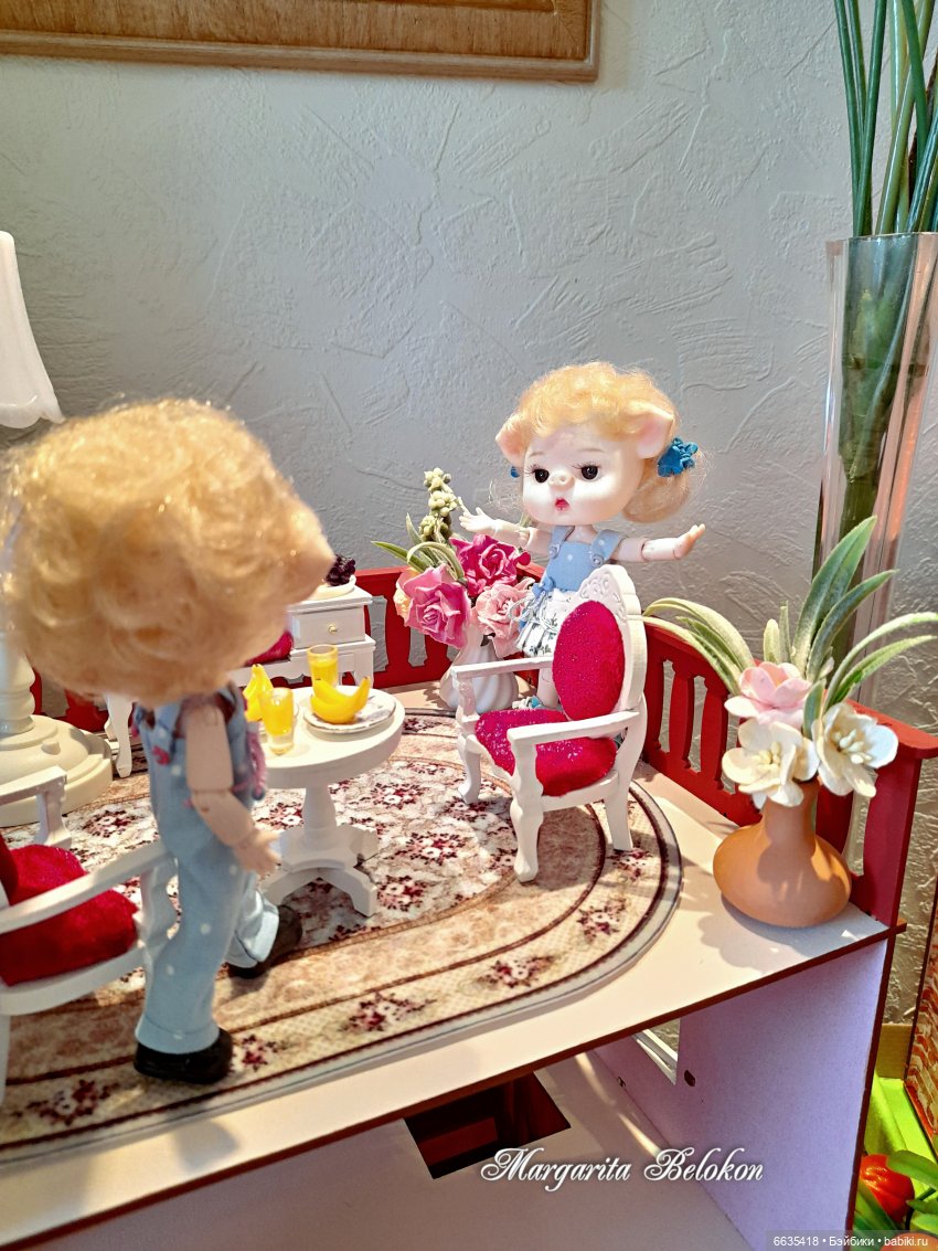 Обустройство кукольного домика началось