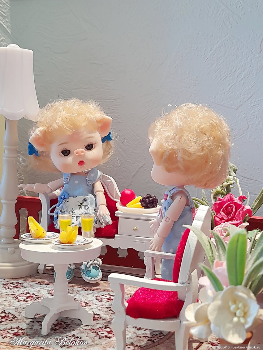 Обустройство кукольного домика началось