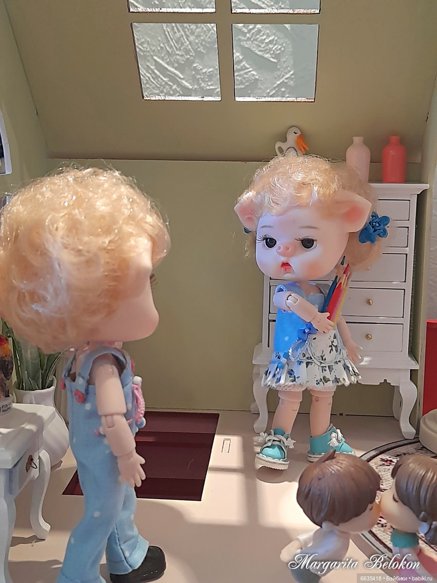 Обустройство кукольного домика началось