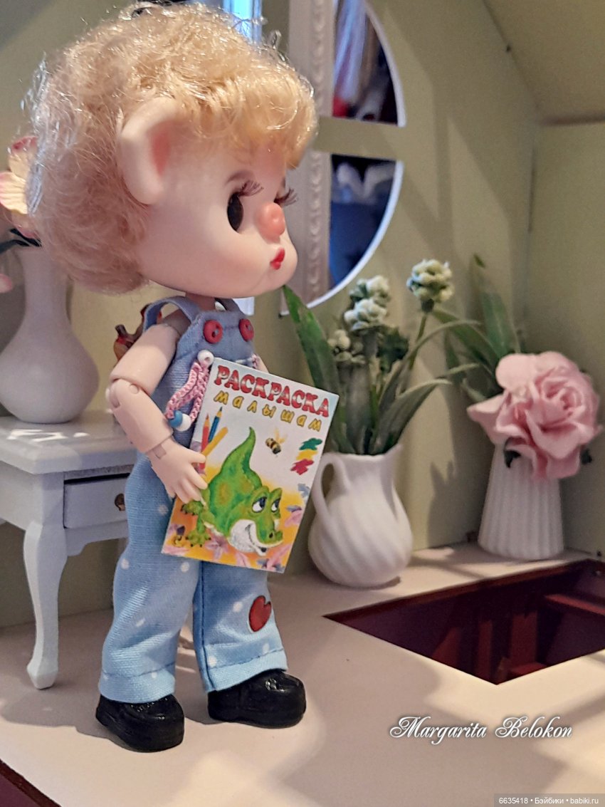 Обустройство кукольного домика началось