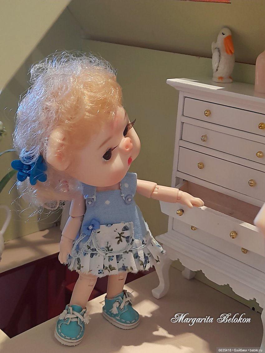 Обустройство кукольного домика началось