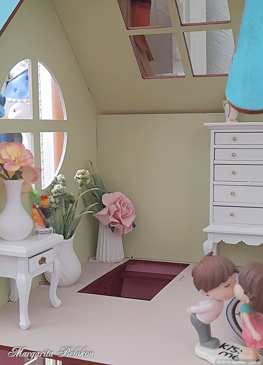Обустройство кукольного домика началось