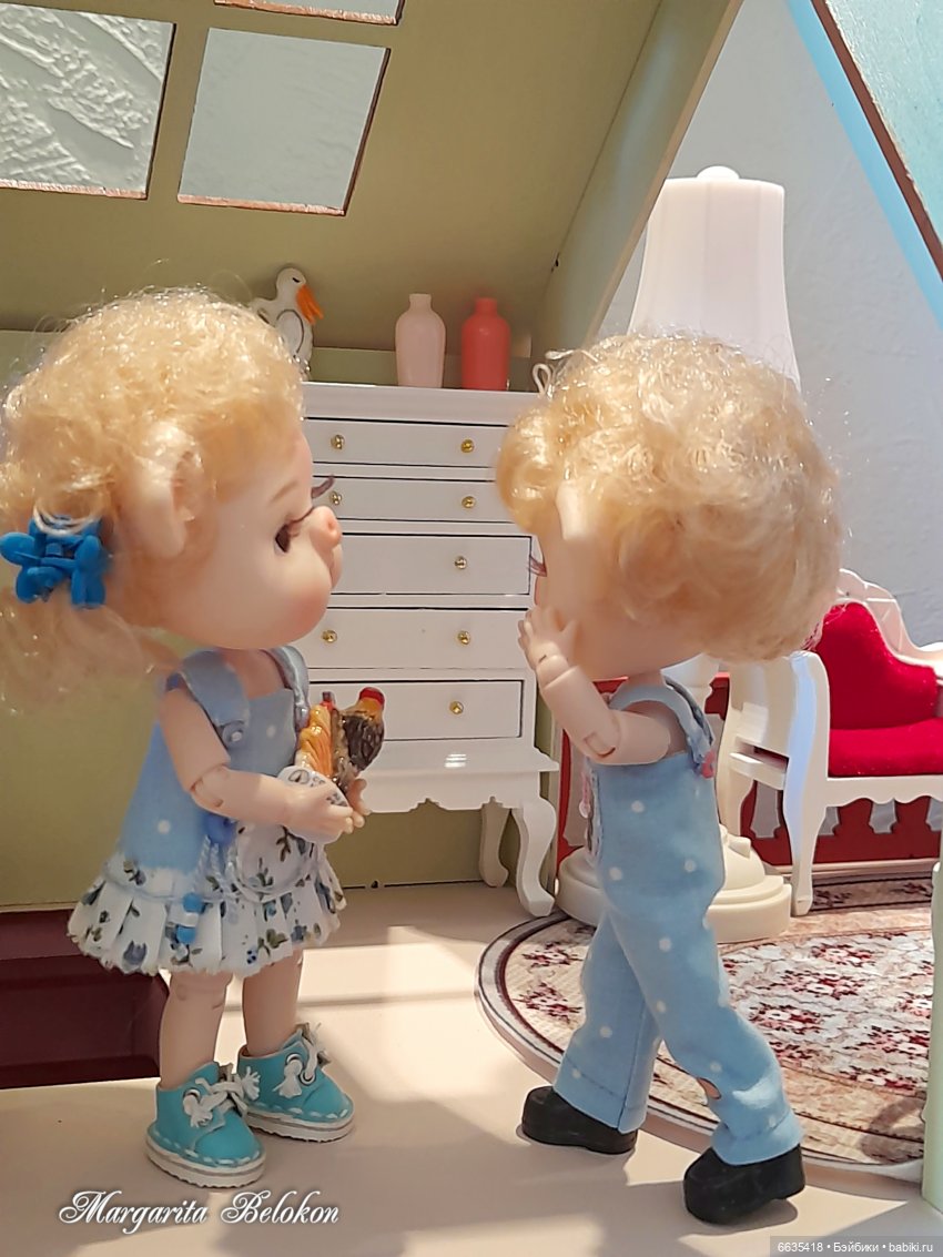 Обустройство кукольного домика началось