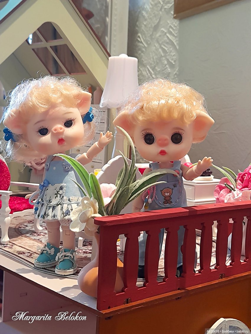 Обустройство кукольного домика началось