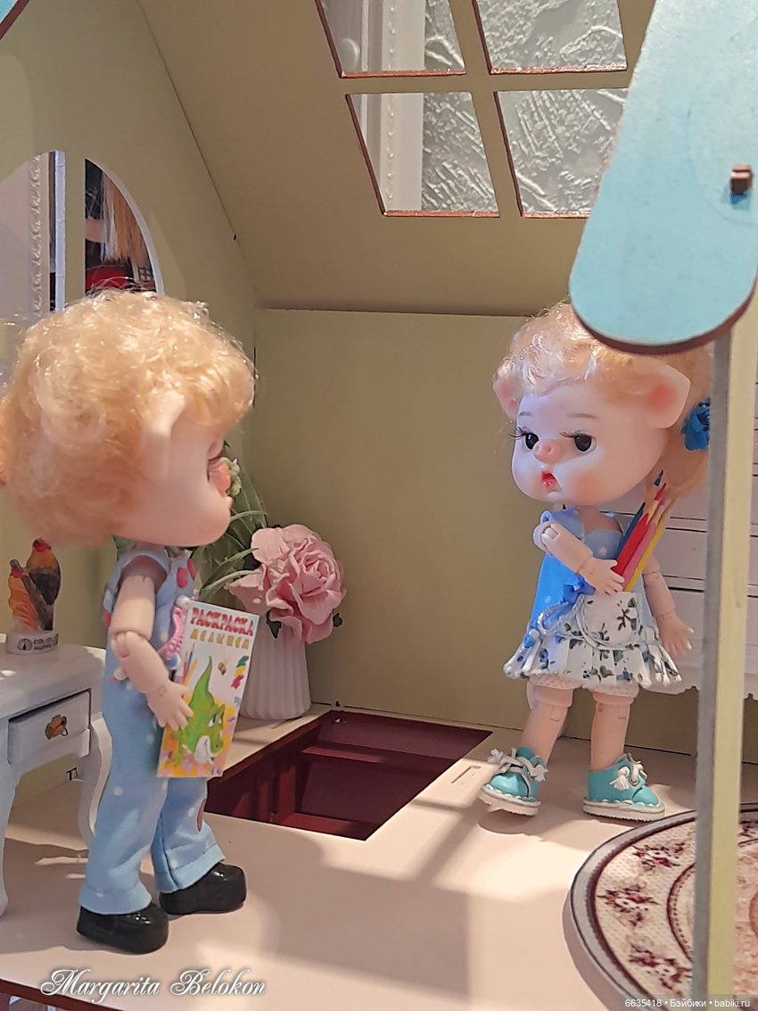 Обустройство кукольного домика началось